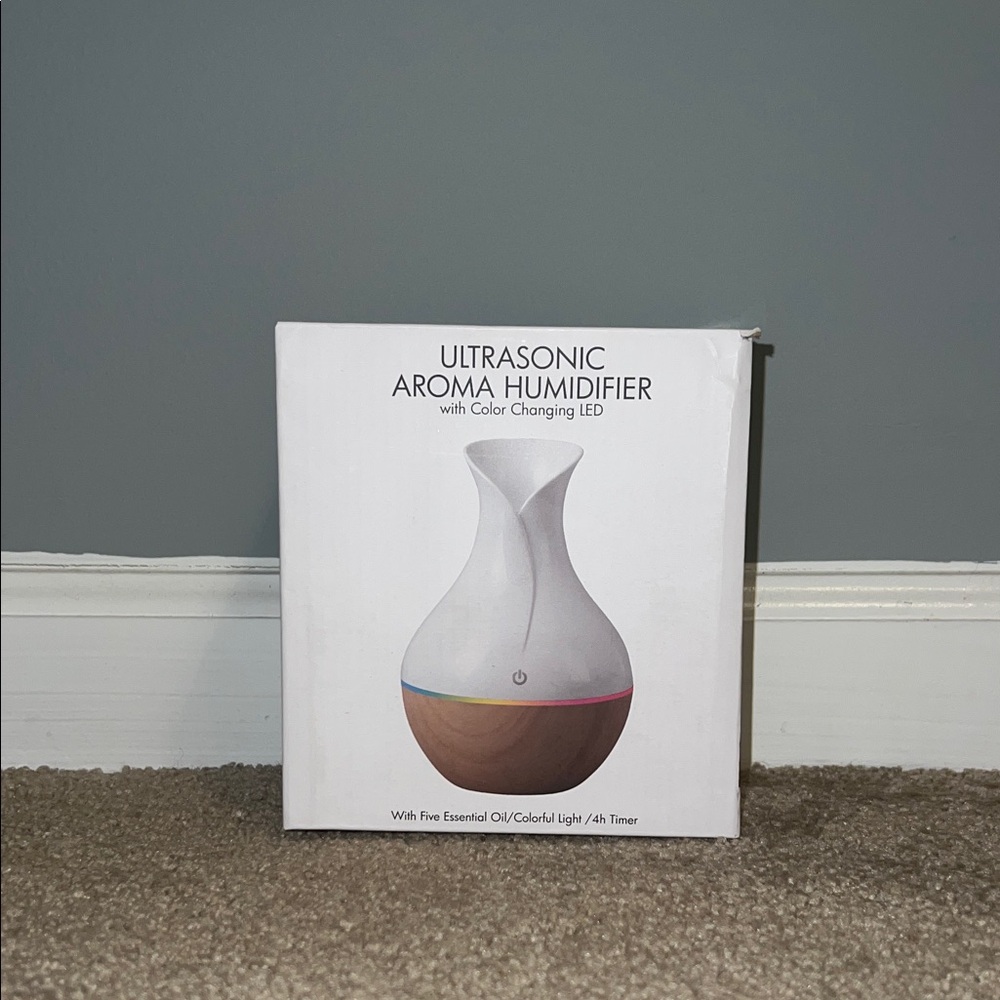Ultrasonic Aroma Humidifier with Color Changing LED (Brand New)